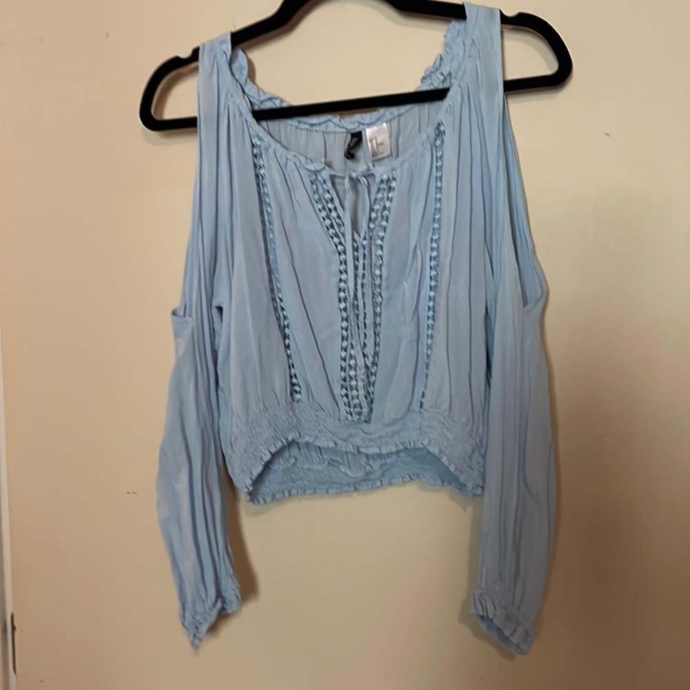 Cold shoulder crop top